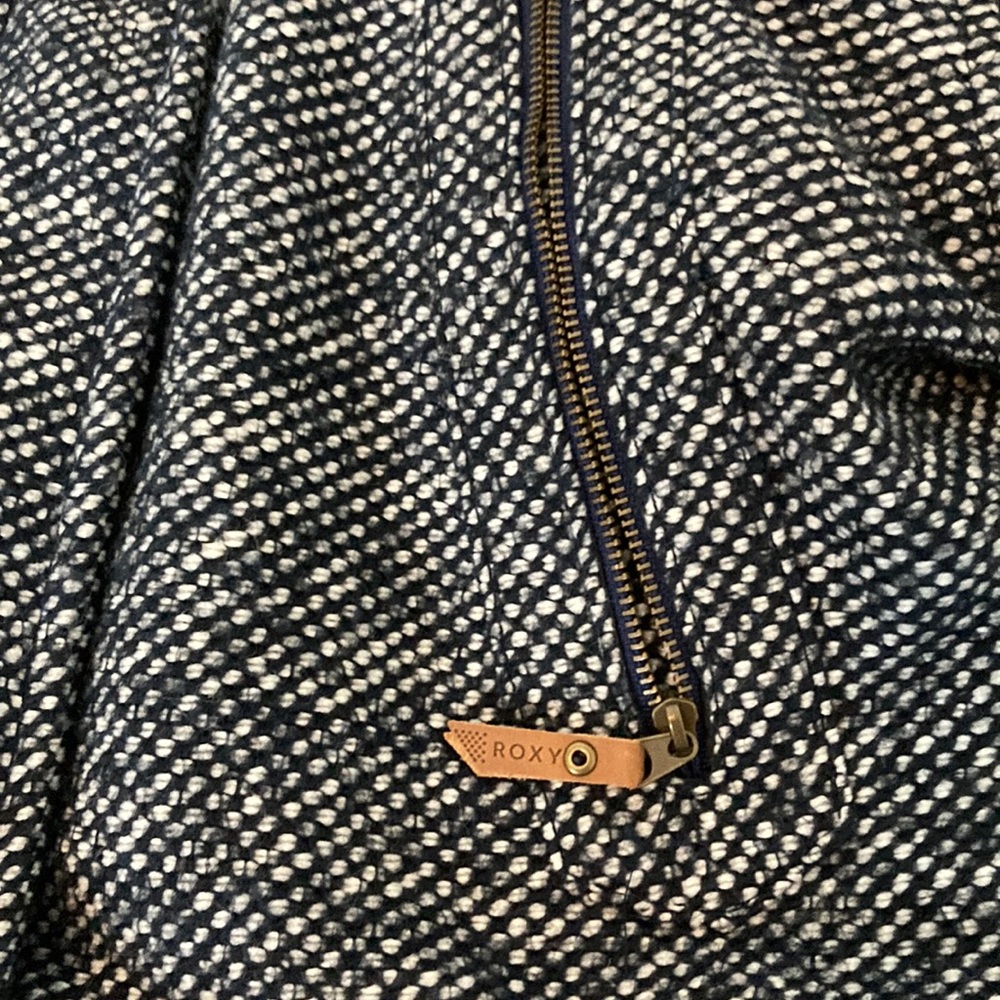 Never used Roxy jacket. - Picture 3 of 7